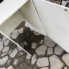 白い木の棚の画像