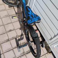 【引き渡し予定あり】トレイバー　18インチ　自転車（補助輪・鍵付き）の画像