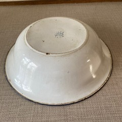 タイガー　ホーロー製のアンティーク洗面器の画像