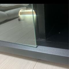 早期引き取り希望！黒い木製テレビボード ガラス扉付きの画像