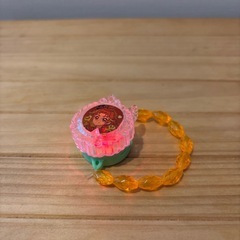 138 プリキュア　お祭りなどに　カラフルに光るブレスレットの画像