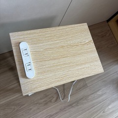 【引取予定あり】電源付　ミニテーブルの画像