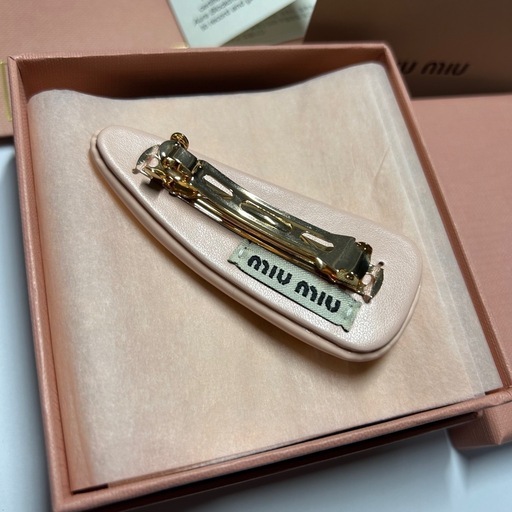 MIUMIU ヘアバレッタ ピンク