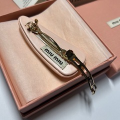 MIUMIU ヘアバレッタ ピンクの画像