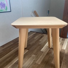 IKEA サイドテーブルの画像