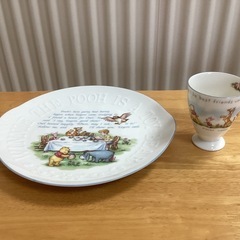 ディズニーの皿とカップのセットの画像