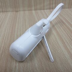 ( M-743 )モバイルバッテリー 小型 6000mAh 大容量 iPhone15対応 2.1A急速充電 超ミニ 充電器 2台同時充電 ケーブル内蔵 超軽量 スマホ充電器 iPhone Android 対応 中古 動作確認済みの画像