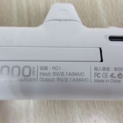 ( M-743 )モバイルバッテリー 小型 6000mAh 大容量 iPhone15対応 2.1A急速充電 超ミニ 充電器 2台同時充電 ケーブル内蔵 超軽量 スマホ充電器 iPhone Android 対応 中古 動作確認済みの画像