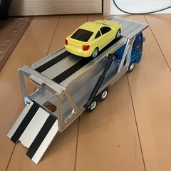 キャリアカー　車　トラック　自動車付き　自動車　おもちゃ　の画像