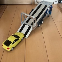 キャリアカー　車　トラック　自動車付き　自動車　おもちゃ　の画像