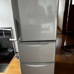 一読美品　全部で26冊8000円で出していたものです!箱売りでお値下げ価格！ 日立冷蔵庫、SHARP 洗濯機 (わんこ) 日立のキッチン家電《冷蔵庫