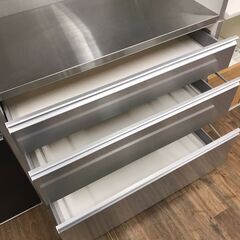 ［ジャングルジャングル広陵店］家具　末次家具　キッチンボード　シルバー　食器棚　シンプル　☆ジモティー特別価格☆の画像