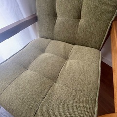 ゆったり広めの座面 ファブリックソファー 一人掛け 北欧 おしゃれ 天然木 肘付き 木製フレーム 一人用 クッションの画像