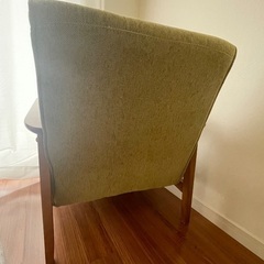 ゆったり広めの座面 ファブリックソファー 一人掛け 北欧 おしゃれ 天然木 肘付き 木製フレーム 一人用 クッションの画像