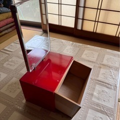 8/13まで！ 早い者勝ち！ ミニドレッサー アクセサリーケース 収納 鍵 赤 レッド おしゃれ 鏡付きの画像