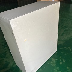 3段キャビネットとその他の画像