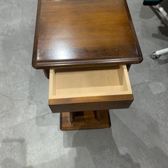 【ジモティー割】カリモク　コロニアル　電話台　花台　（ID1172）の画像