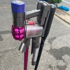 NO：3884  充電台付きDyson掃除機‼️部品取りジャングル品‼️超お買い得品❣️の画像