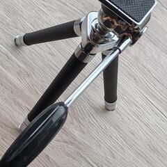 折りたたみ三脚の画像