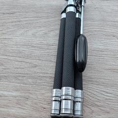 折りたたみ三脚の画像