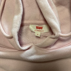 Levi's ピンク トレーナー Sサイズの画像
