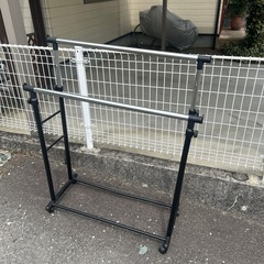 ハンガーラックと収納棚
の画像