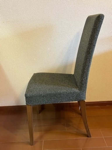 拡張可能な木製ダイニングテーブル・椅子2脚のセット