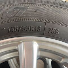 145/80R13 東北6県無料配達対応‼️爆安‼️最終値下げ‼️①超超超バリ溝❗ 国産　トーヨータイヤ❗ アルミ付き 国産 タイヤ !!　夏 サマータイヤ　軽自動車　軽トラ　軽　トラックの画像