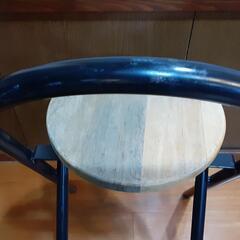 折りたたみ椅子の画像