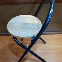 折りたたみ椅子の画像