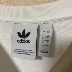 定価9千円　adidas トレーナー　の画像