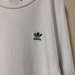 定価9千円　adidas トレーナー　の画像