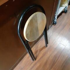 折りたたみ椅子の画像