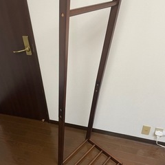 木製ハンガーラックの画像