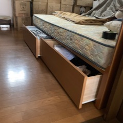 ベッド
の画像