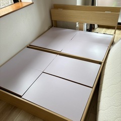 ダブルベッド フレームの画像