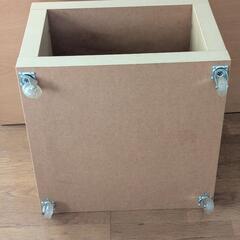 無料 イケア IKEA LACK キャスター付きコーナーテーブルの画像
