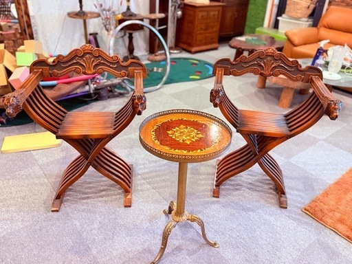 アンティークチェア2脚＋象嵌サイドテーブルセット