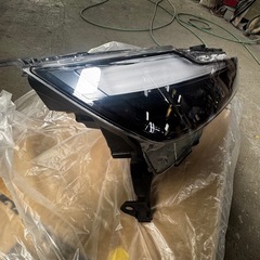ホンダ WRV新車外し ヘッドライト左