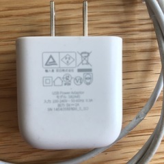 USB-C充電ケーブルとUSB電源アダプタの画像