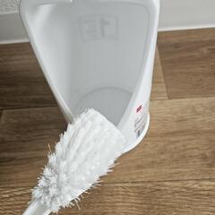 美品✨トイレ用ブラシの画像
