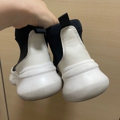 ZARA ソックススニーカーの画像