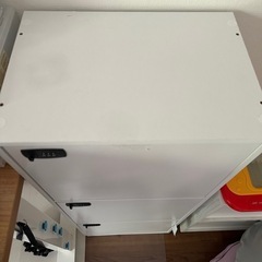鍵付きカラーボックスの画像