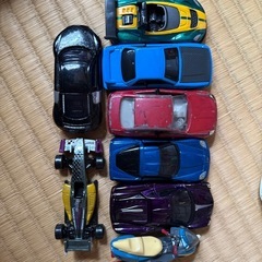 トミカと車達の画像