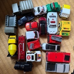 トミカと車達の画像
