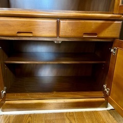 ガラス扉付食器棚　美品の画像