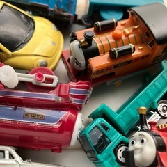 ミニカー　トーマス　たくさん　カプセルプラレールの画像