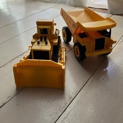 ダンプカー　ショベルカー　2個セットの画像