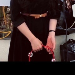黒いワンピースの画像