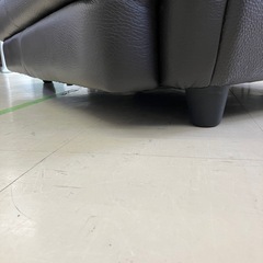 中古品　大塚家具取扱いソファ　総本革2人掛けソファー　ブラック　公田店の画像